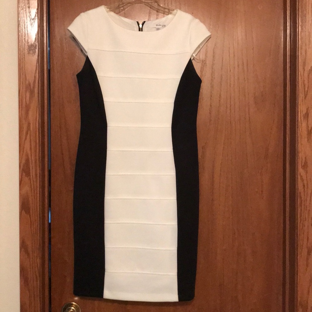 Black and White Dress in excellent condition sz 4